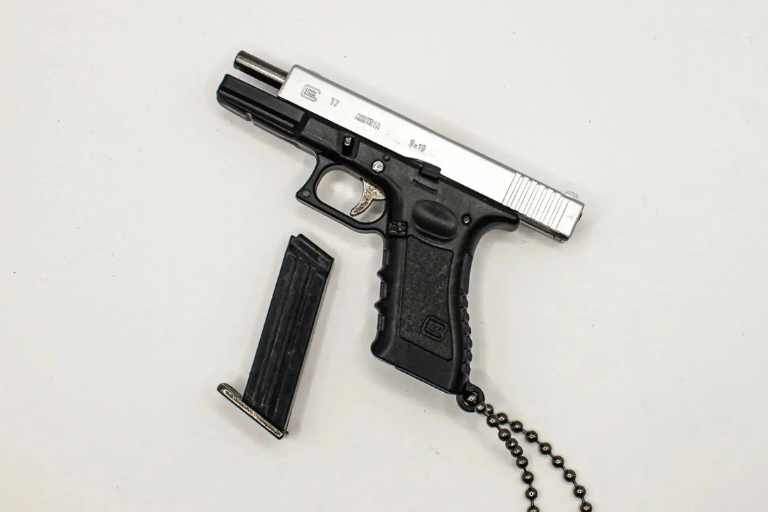 G17 Mini Pistol Keychain – 1:3 Metal (Black/Silver)