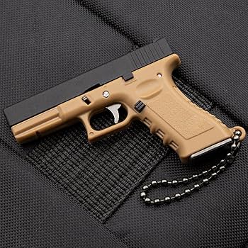 G17 Mini Pistol Keychain – 1:4 Metal (Tan/Black)